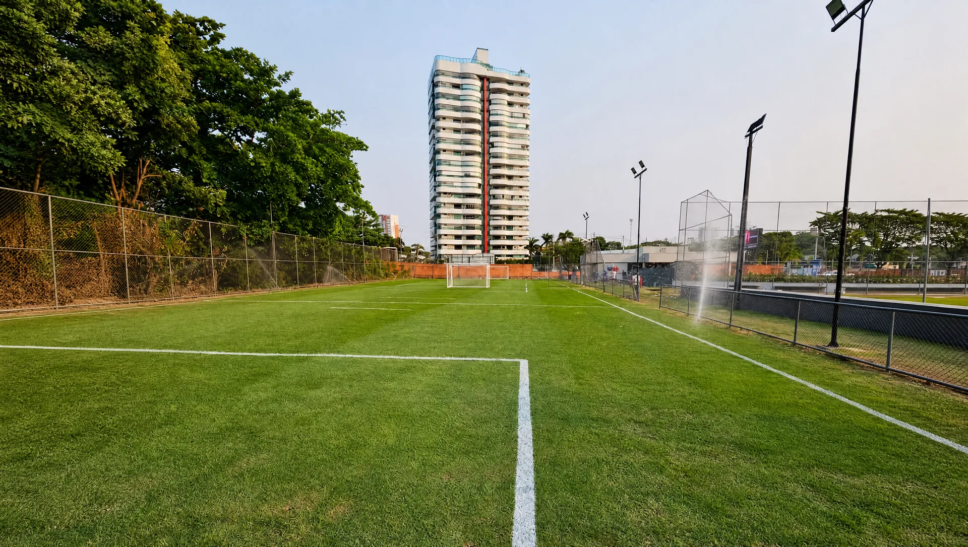 Campo esportivo construído pela Jiquitaia