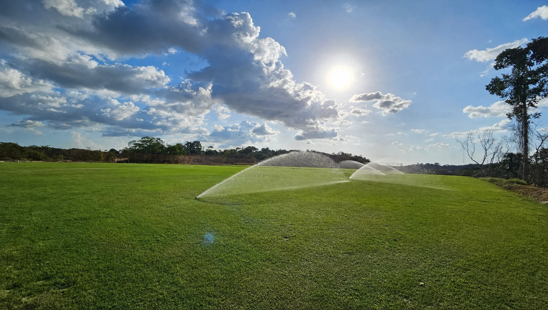 Estádio com sistema de irrigação da Jiquitaia
